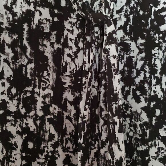 Calvin Klein Animal Print Sleeveless Button Front Tie Neck Blouse Size S⦠- Picture 2 of 7